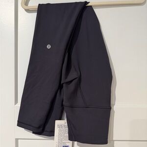 Lululemon Wundertrain Anthracite with pockets, 28 inch.